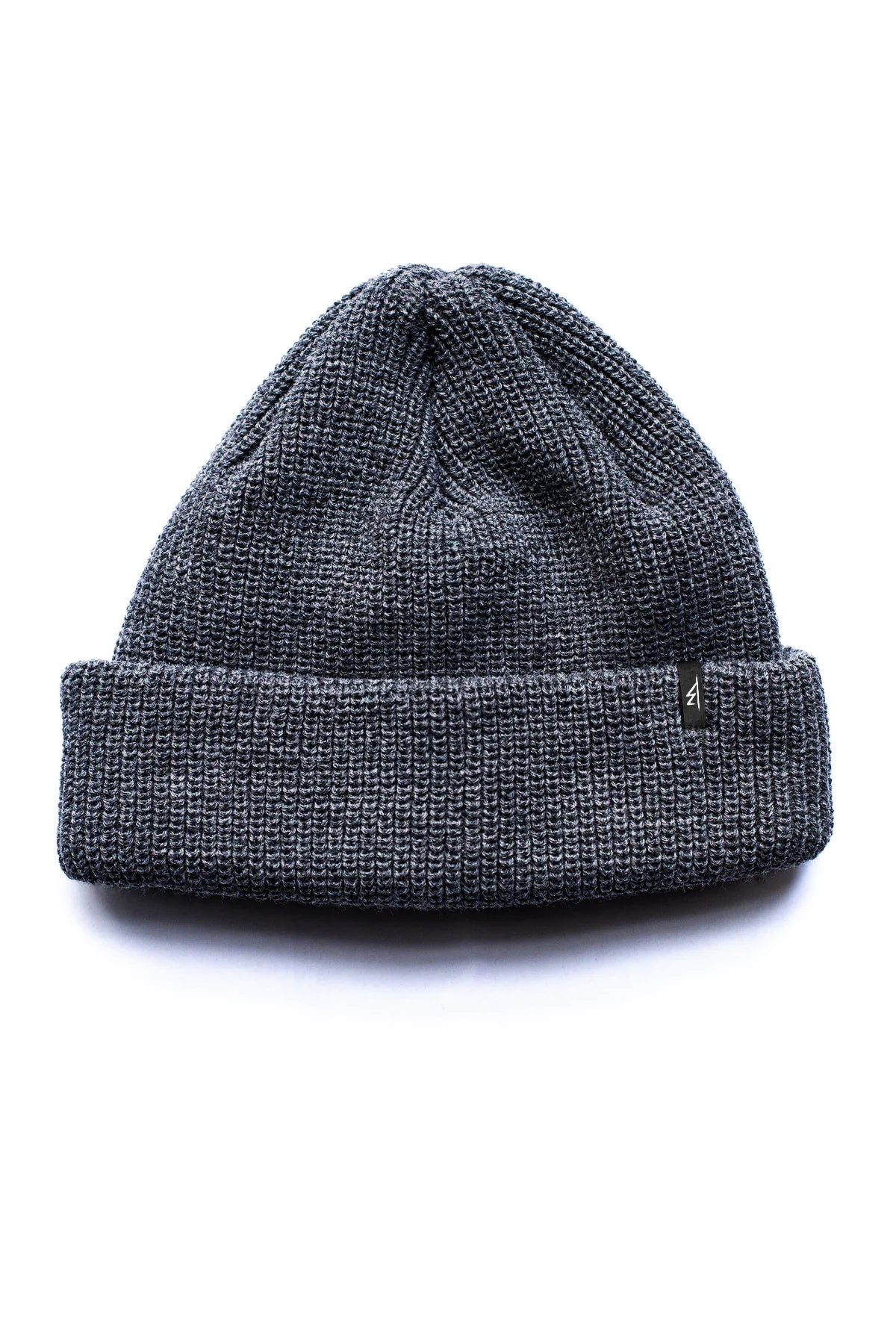 Bies Clothing, szara czapka beanie z minimalistycznym logo, streetwear, gotycki styl, unisex, idealna do codziennych stylizacji, modny akcent, wysokiej jakości materiał, polska produkcja