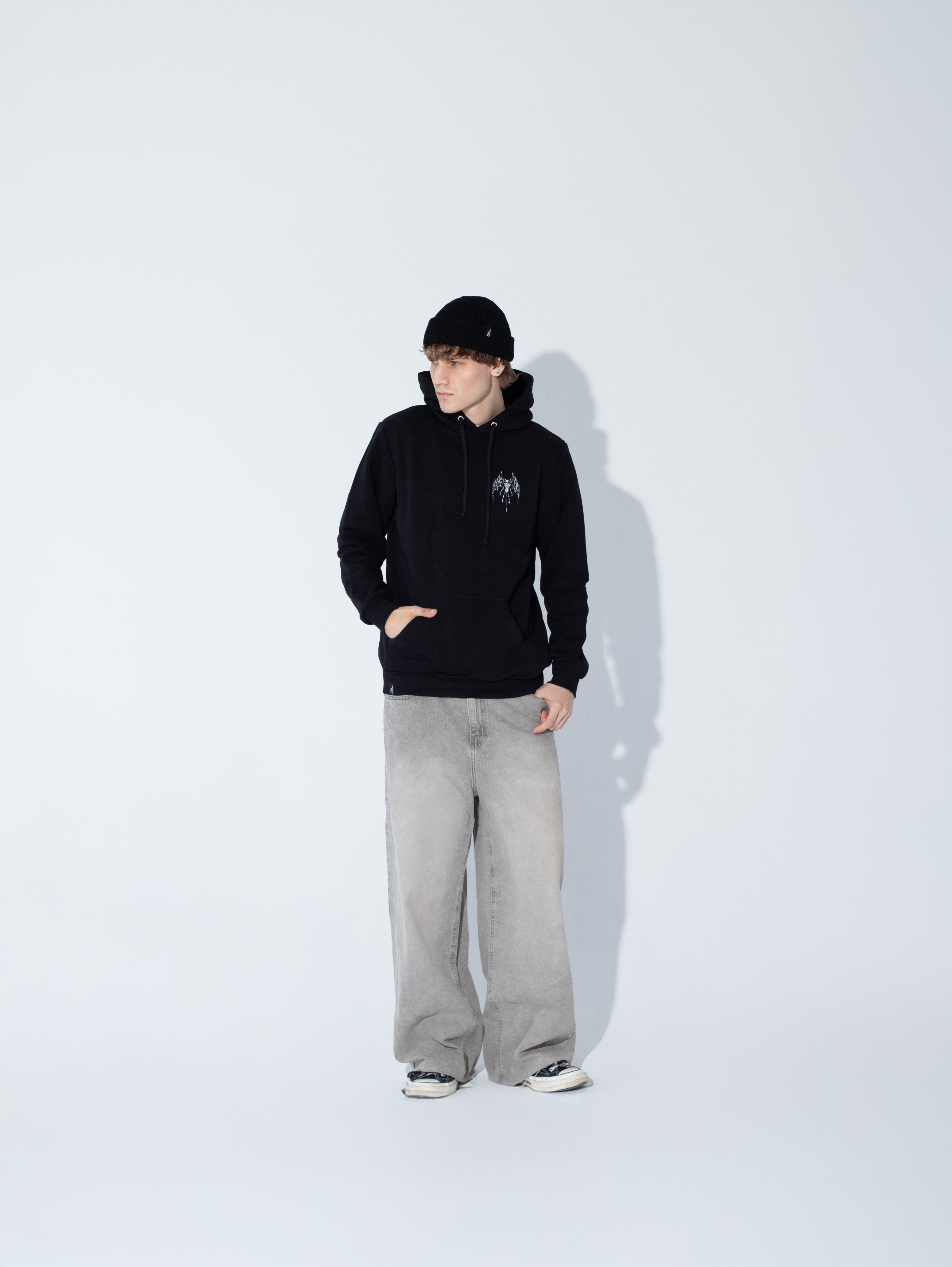 Czarna Bluza BIES HOODIE - Goth & Rock, Nu Metal od Bies Clothing. Wysokiej jakości bawełna pętelkową, mroczny design. Idealna dla fanów alternatywnej mody i gotyckiego stylu, unisex goth clothing, gothic basics, rock fashion, nu metal. Polski Streetwear