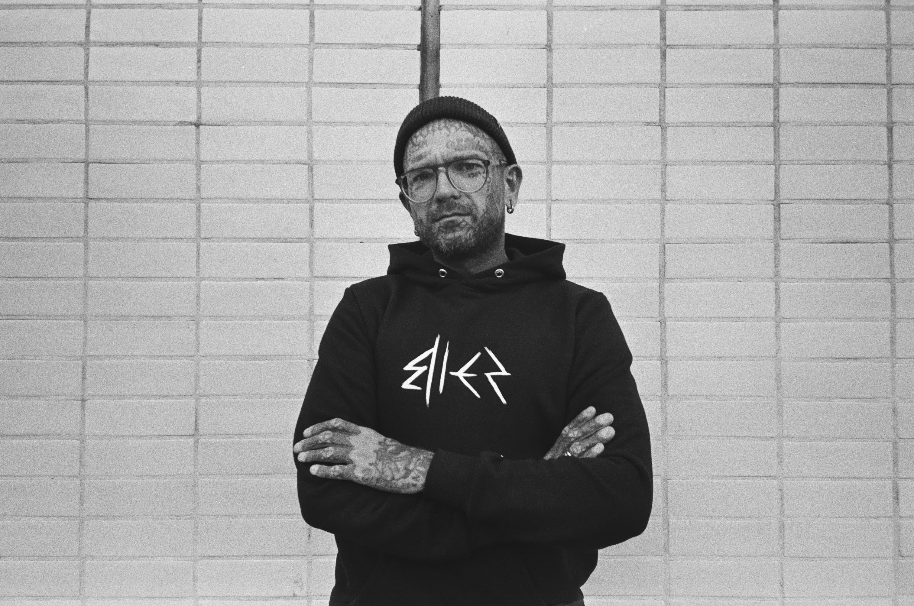 Bluza BROKEN NIGHTMARES HOODIE od BIES CLOTHING – moda alternatywna streetwear Polska, goth rock darkwear unisex.