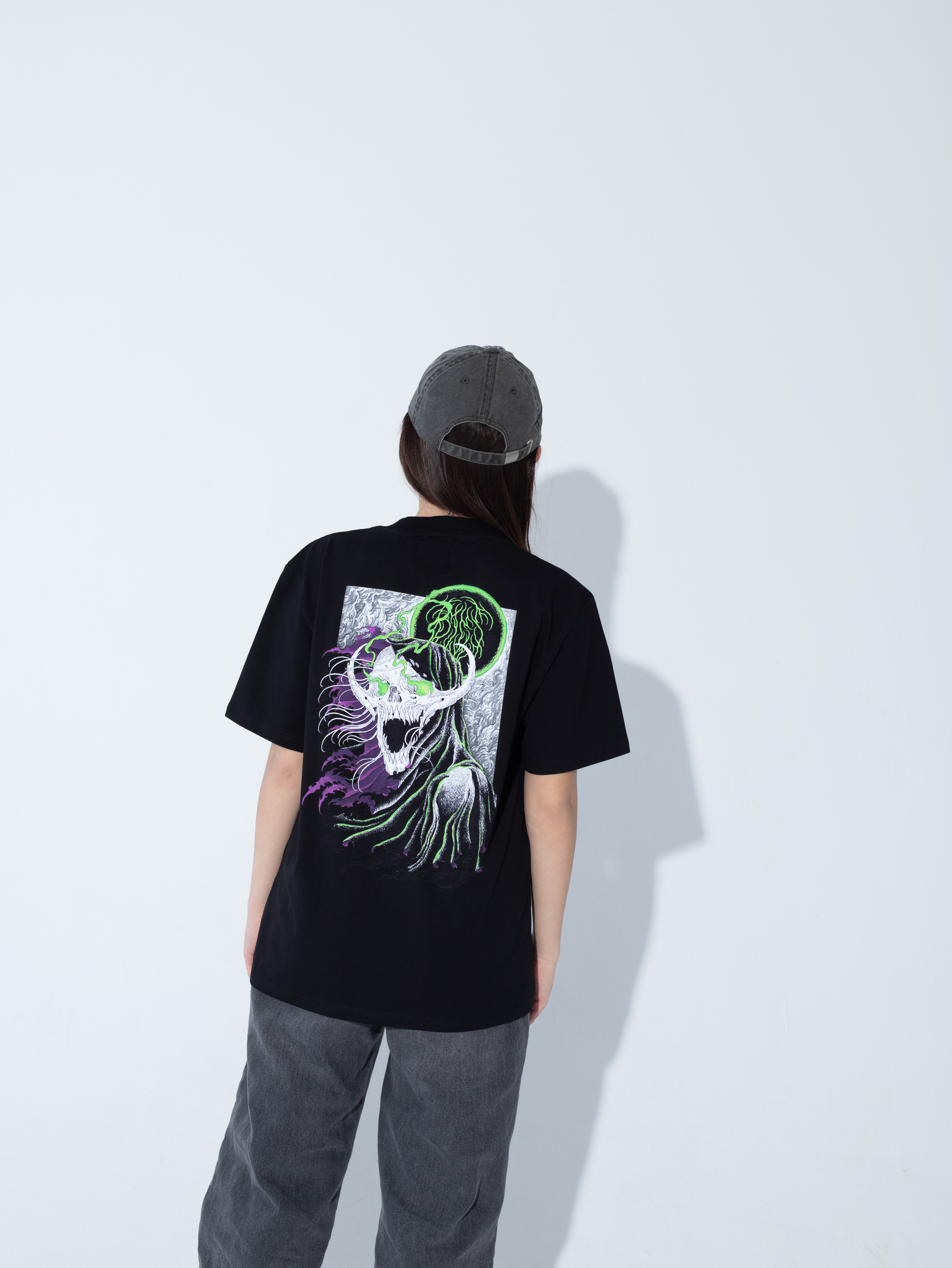 Czarna Czapka Bies Vintage - Goth & Rock, Nu Metal od Bies Clothing. Wysokiej jakości bawełna, minimalistyczny design. Idealny dodatek dla fanów alternatywnej mody, gotycki styl, unisex goth clothing, gothic basics, rock fashion, nu metal. Polska marka streetwear