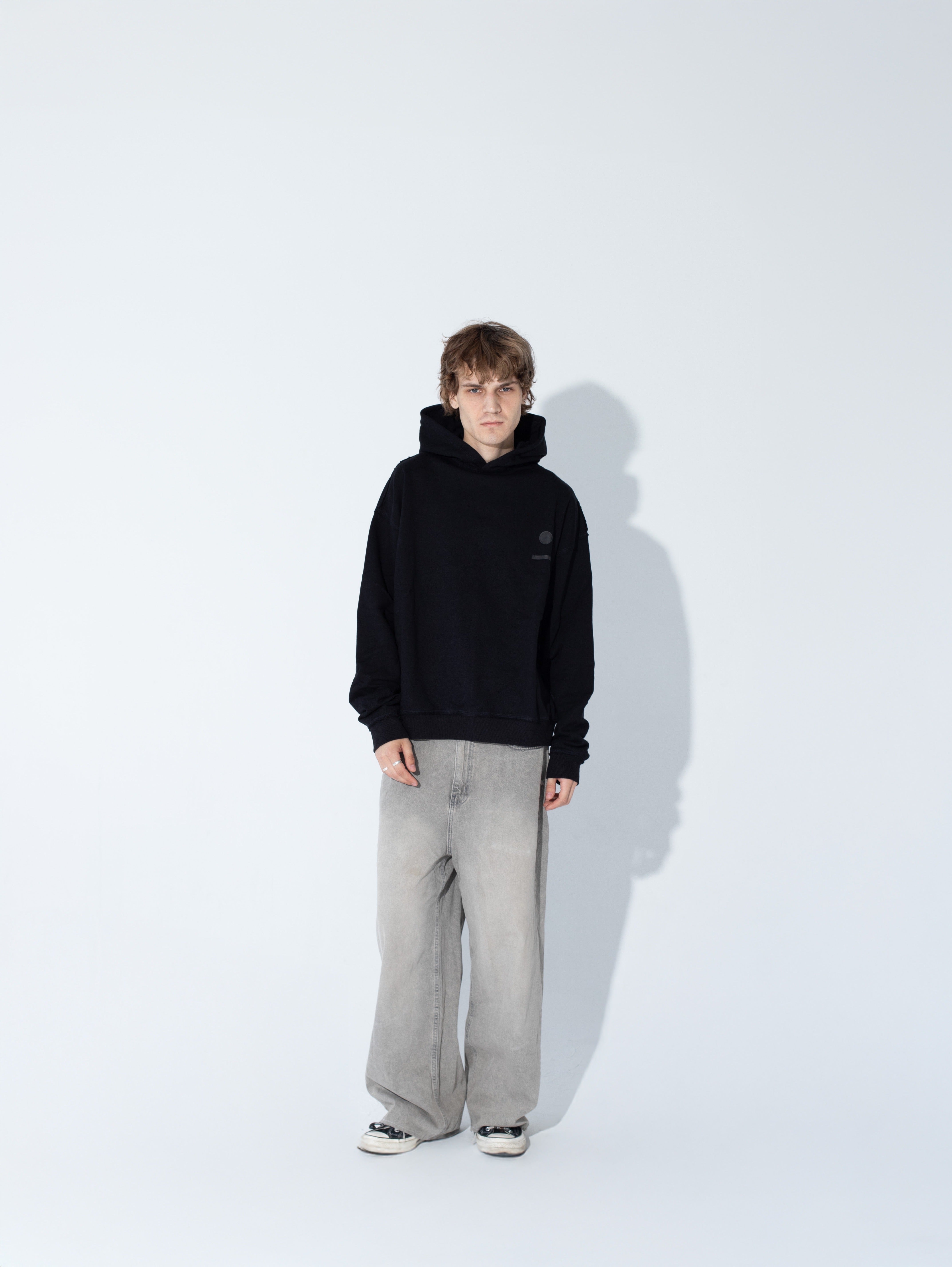 Bluza Boxy Raw Cut - Goth & Rock, Nu Metal od Bies Clothing. Wysokiej jakości bawełna 440gsm, mroczny design. Idealny gotycki styl dla fanów alternatywnej mody, gotycki styl, unisex goth clothing, gothic basics, rock fashion, nu metal.
Polska Marka Streetwear