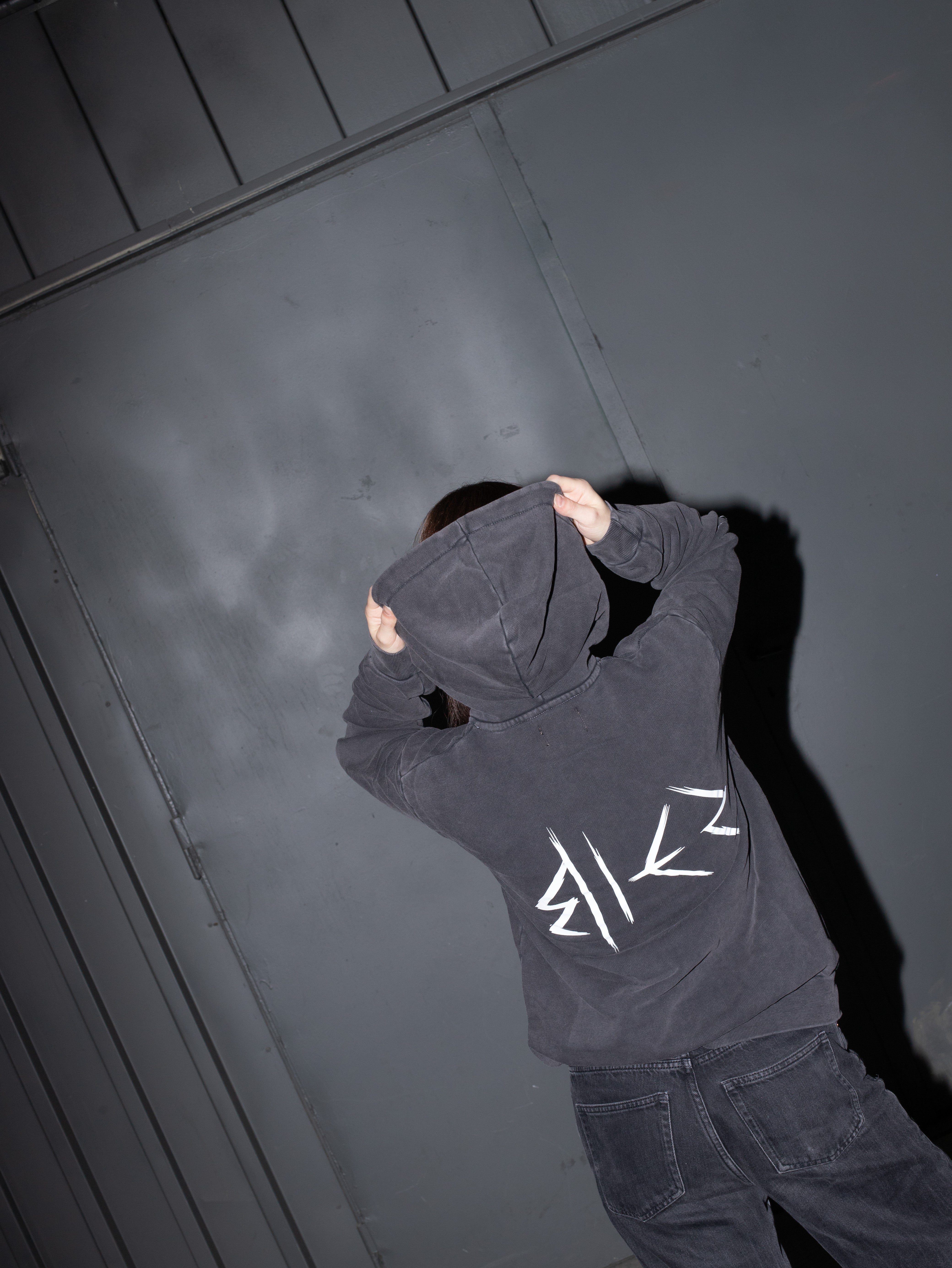 Jak dbać o odzież alternatywną - Poradnik pielęgnacji bluz i koszulek