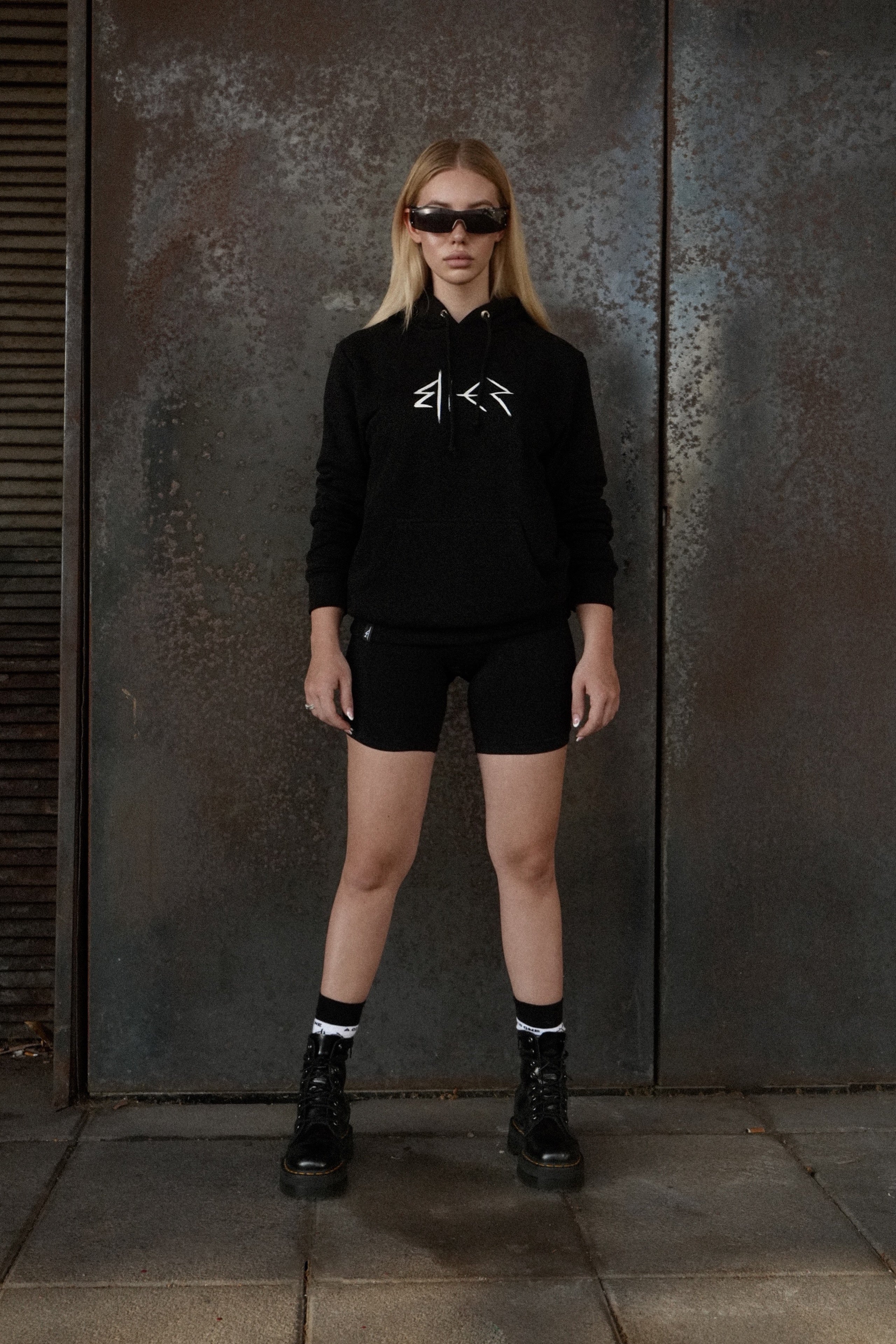 czarna bluza z kapturem i kieszenią kangur z nadrukiem czaszki na plecach od marki Bies Clothing -  Alternative & Satanic Polish Streetwear Brand 