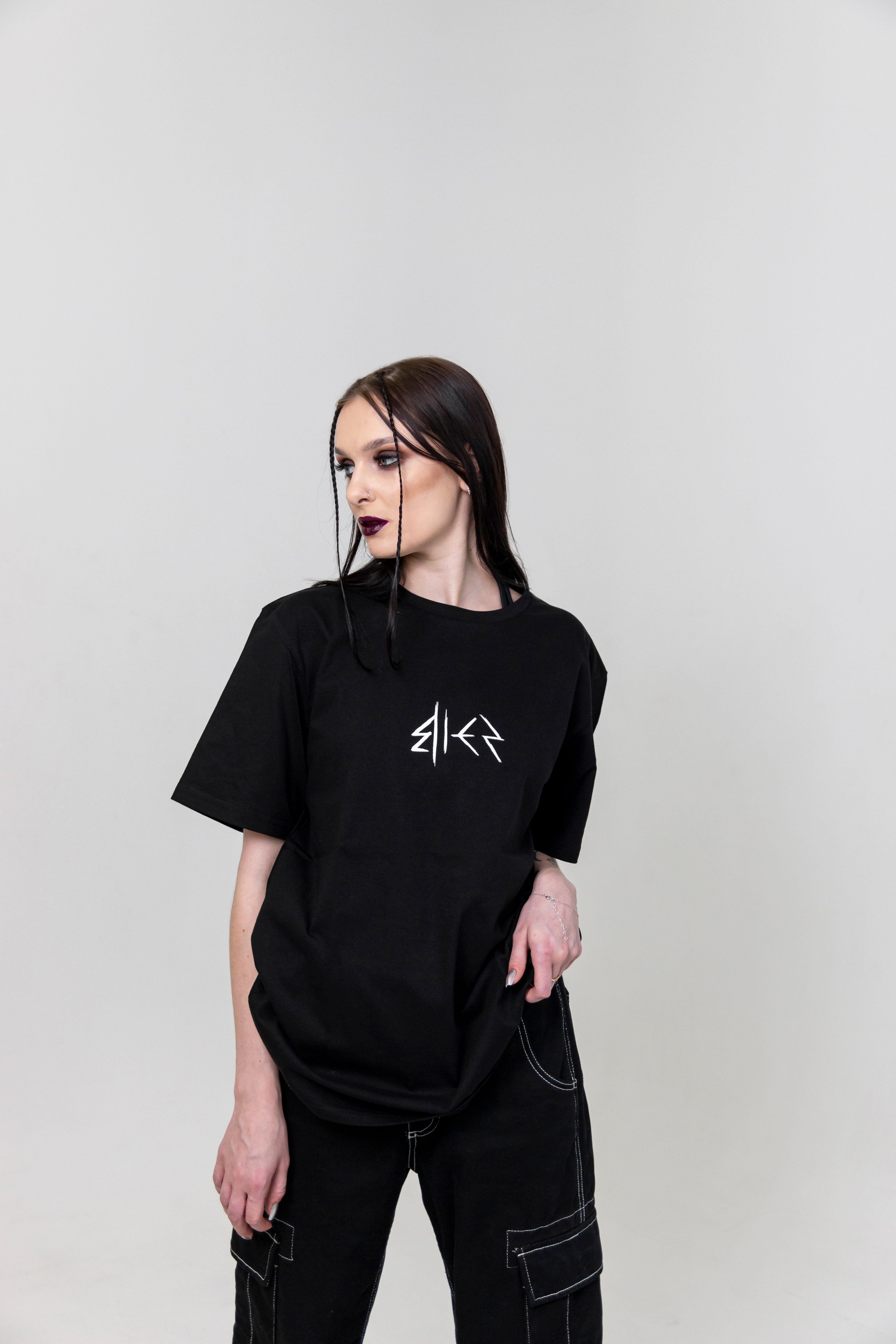 czarna koszulka z nadrukiem diabła na plecach od marki Bies Clothing -  Alternative & Satanic Polish Streetwear Brand 