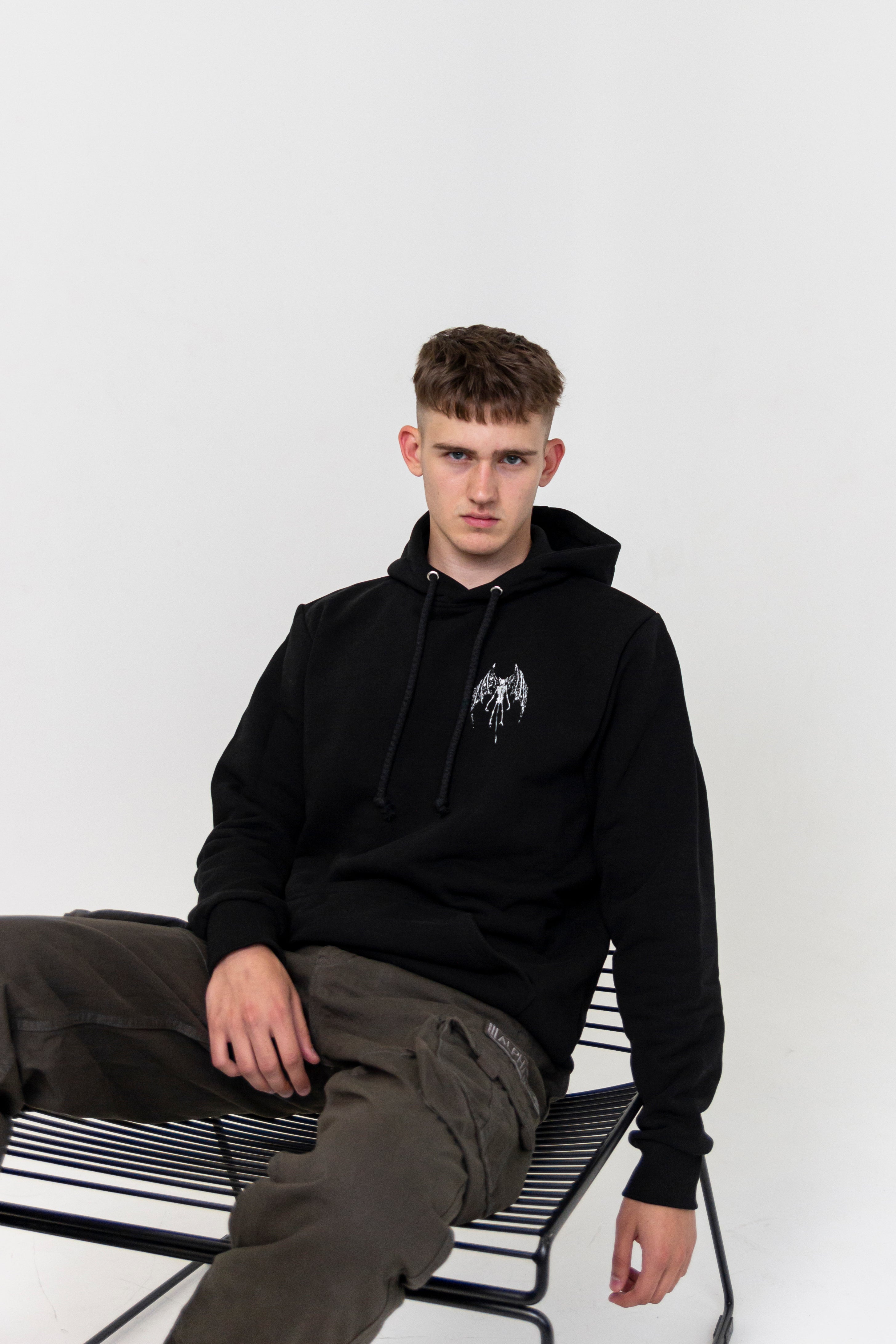 Przód Czarnej bluzy Bies Hoodie z kieszenią kangur, kapturem i nadrukiem na piersi od marki Bies Clothing -  Alternative & Satanic Polish Streetwear Brand 