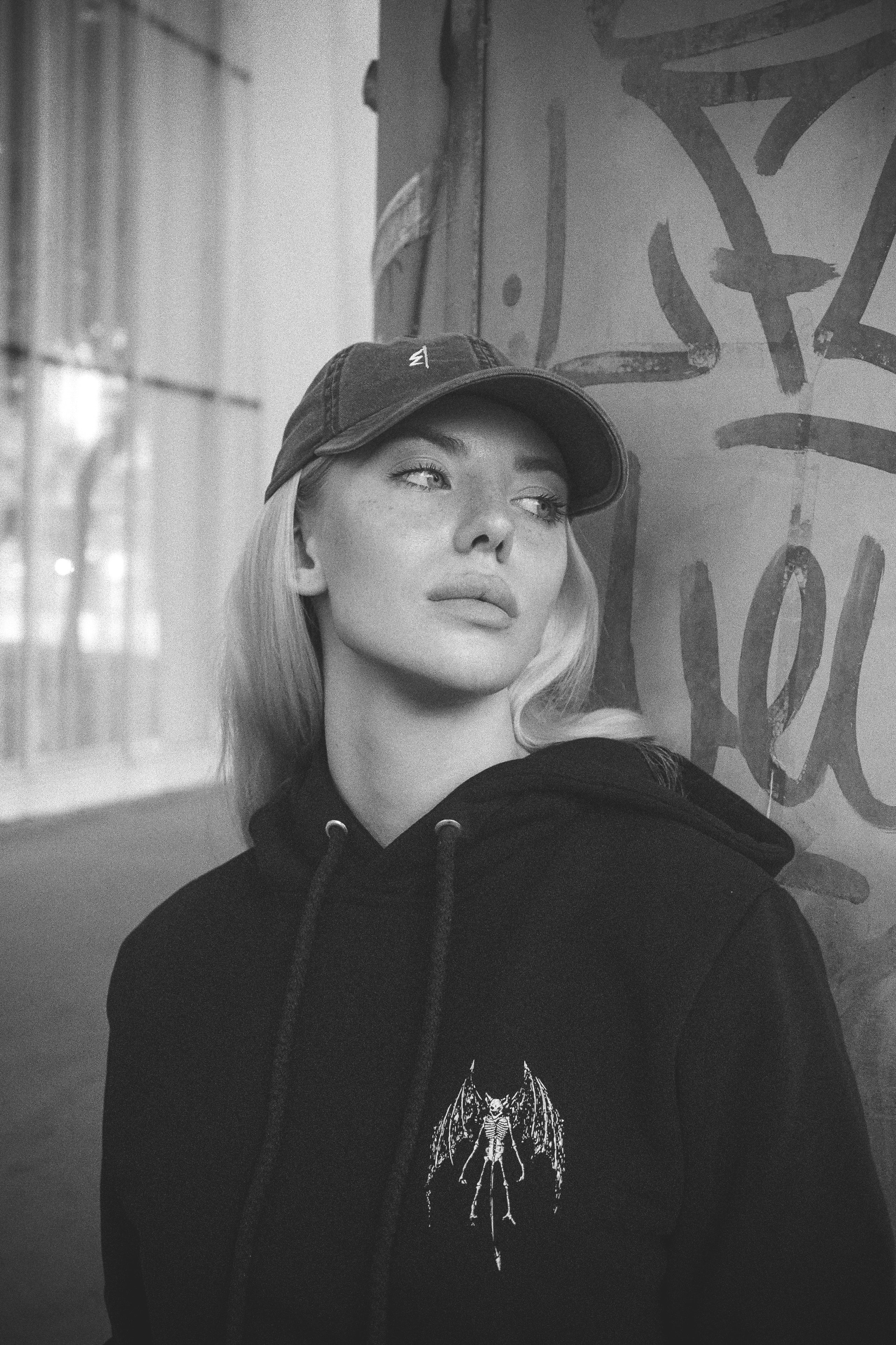 Czapka BIES VINTAGE BLACK CAP – akcesorium moda alternatywna, streetwear goth rock, odzież alternatywna Polska marka