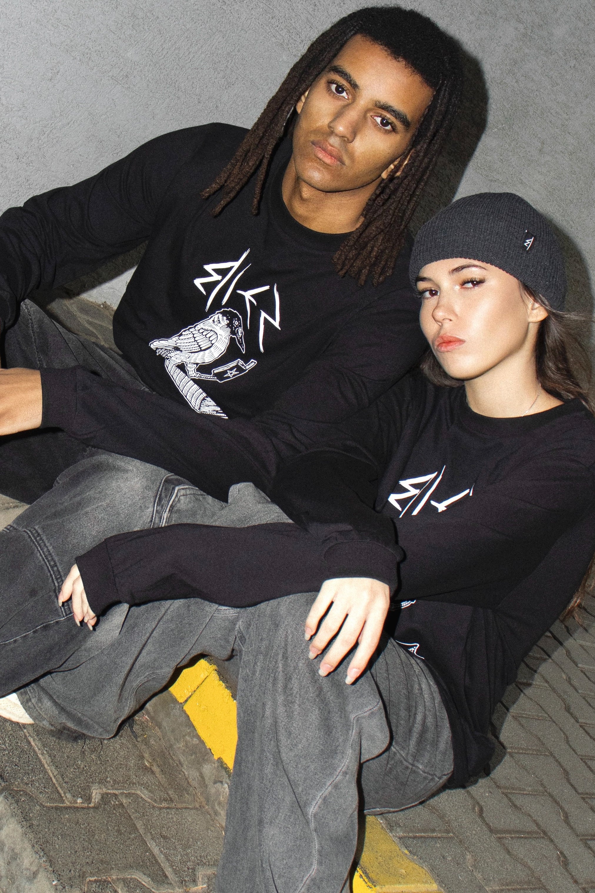 raven longsleeve czarna koszulka z długim rękawem z nadrukiem kruka z pentagramem od marki Bies Clothing -  Alternative & Satanic Polish Streetwear Brand 